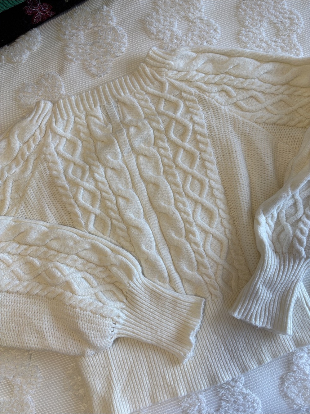 Classic Cable-Knit White Women's Sweater - Picture 4 of 7